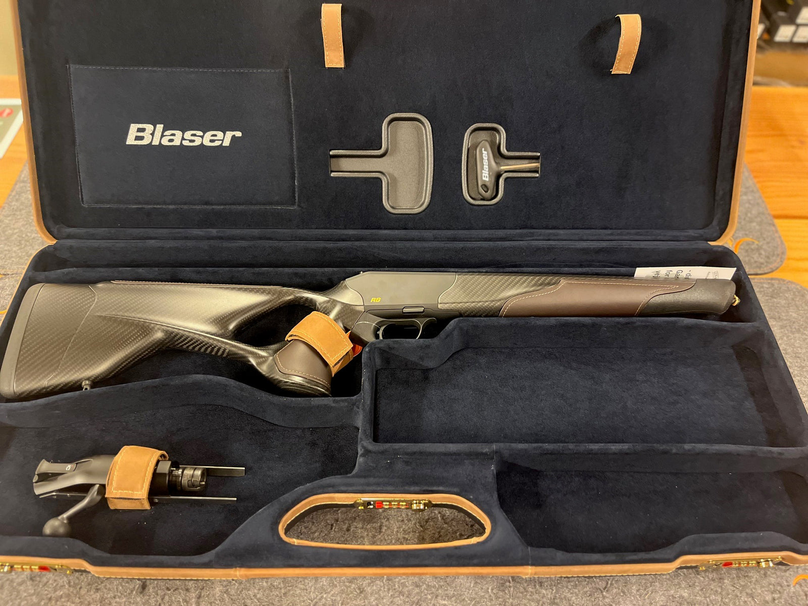 Blaser R8 Ultimate Carbon Leather